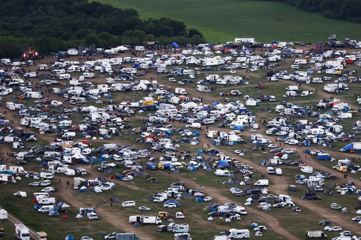 Rave ilegal en Francia: 40.000 asisten a base militar