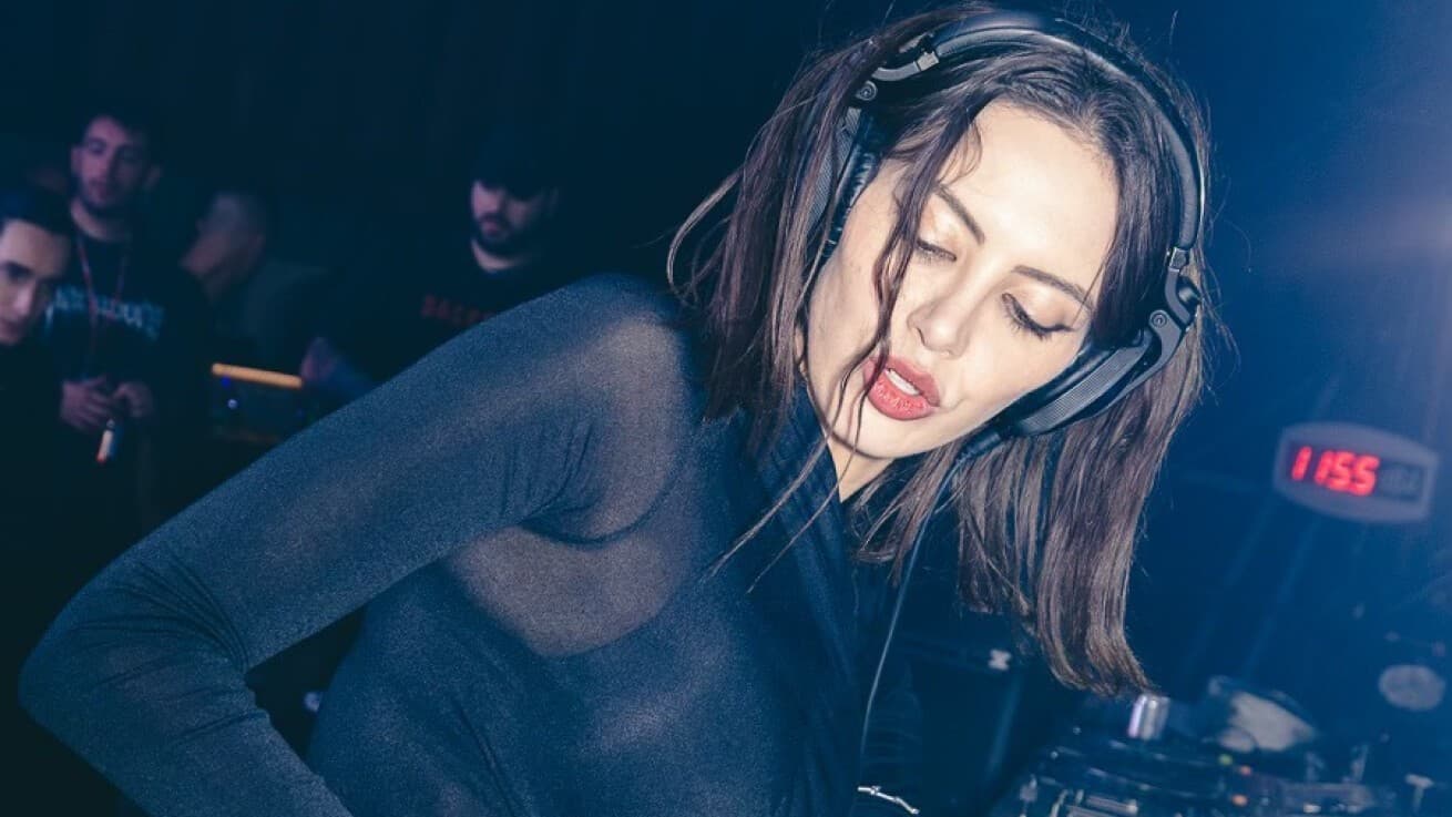 Sara Landry remezcla a LE SSERAFIM en clave hard techno
