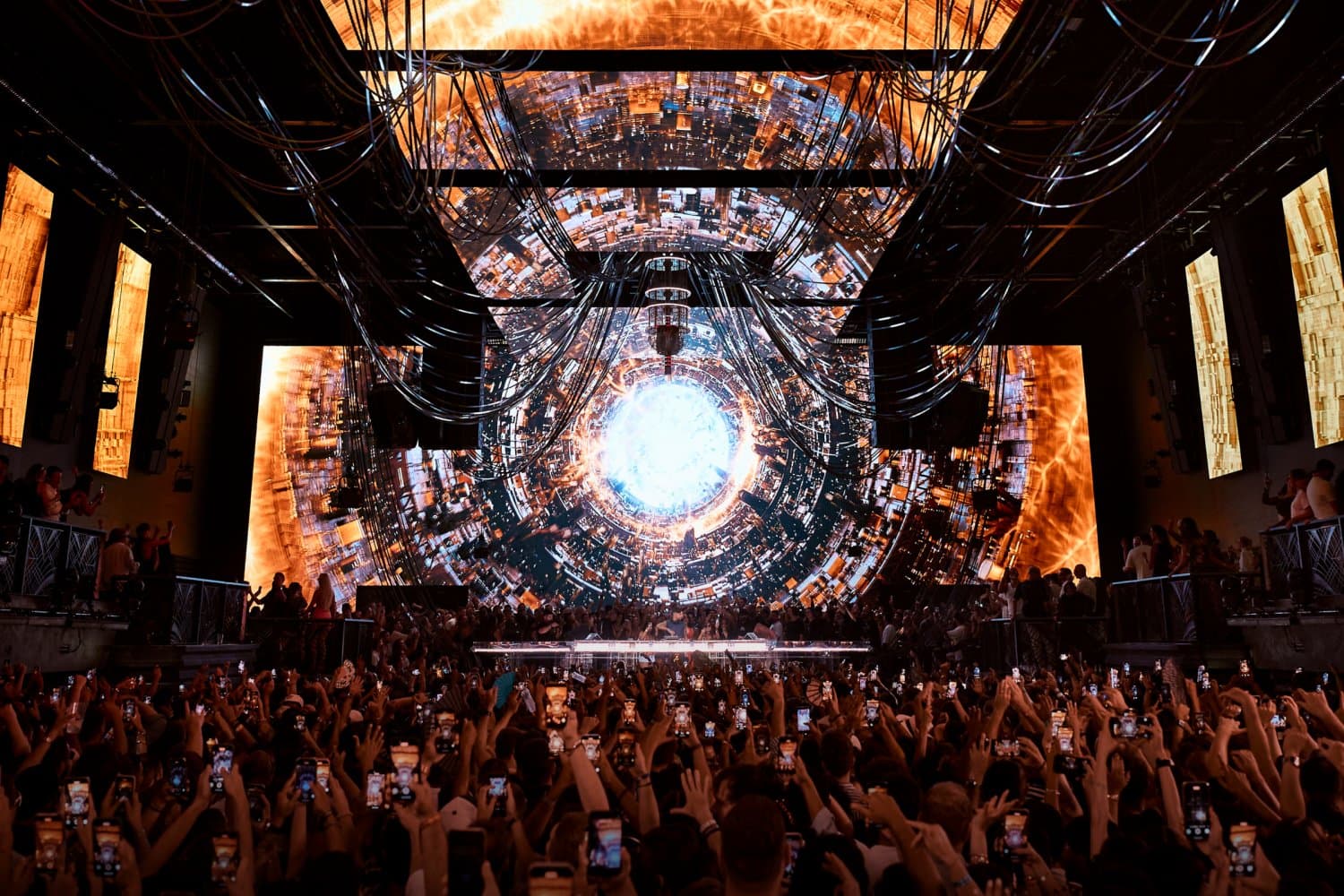 UNVRS Ibiza: Tiësto desvela su cartel de Sunrise Sets