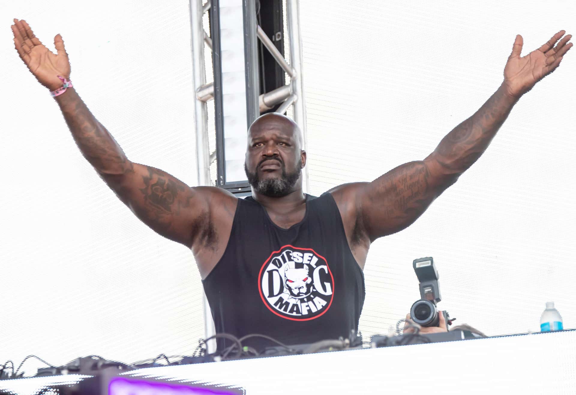 Kustom Entertainment debuts in EDM with Global Frequencies
