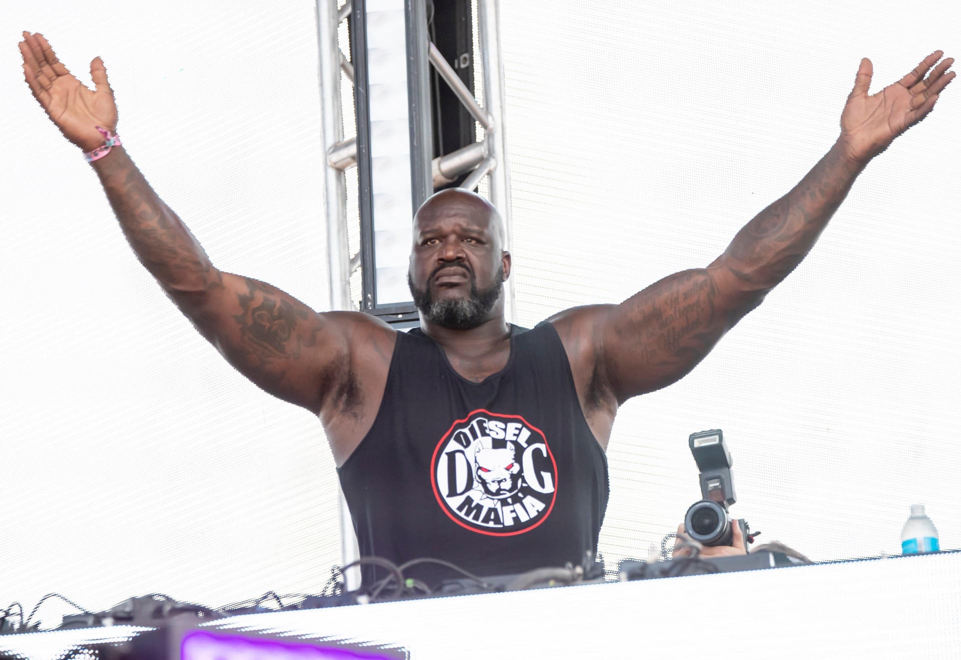 Kustom Entertainment debuta en EDM con Global Frequencies