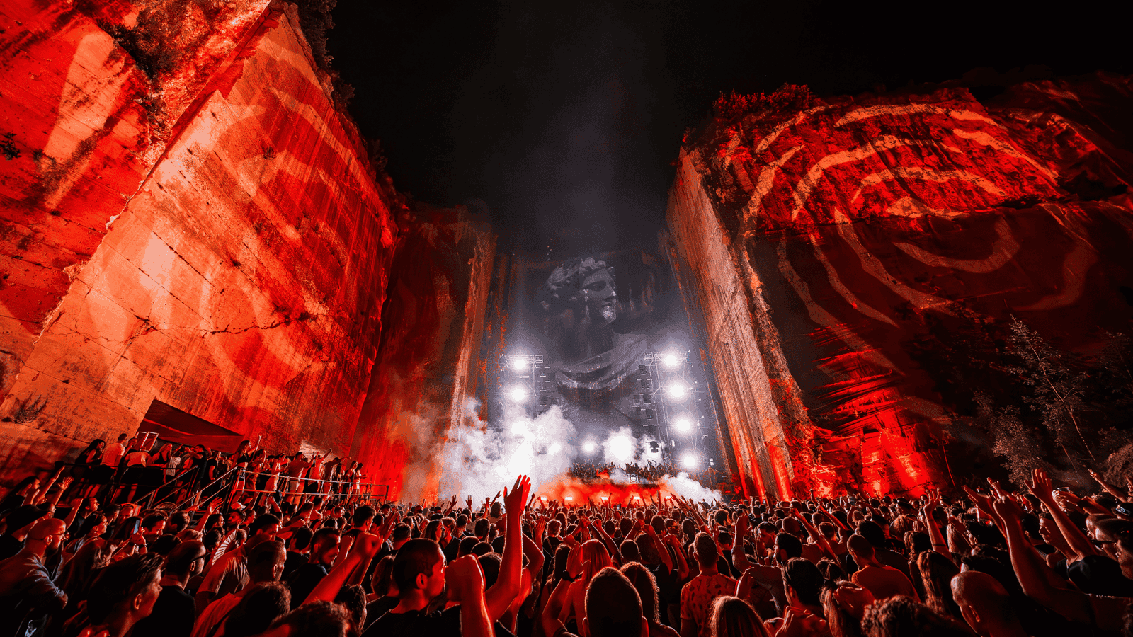 Carl Cox at Cave Romane: techno show in the Croatian quarry