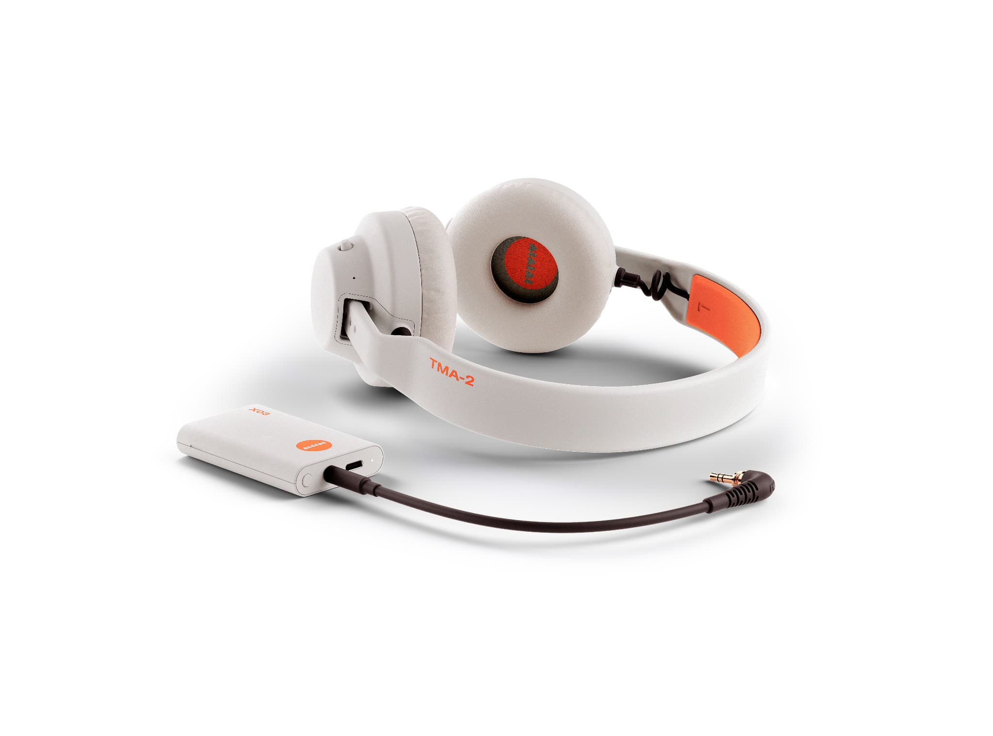 Auriculares TMA-2 blancos: AIAIAI y Björk en Echolalia
