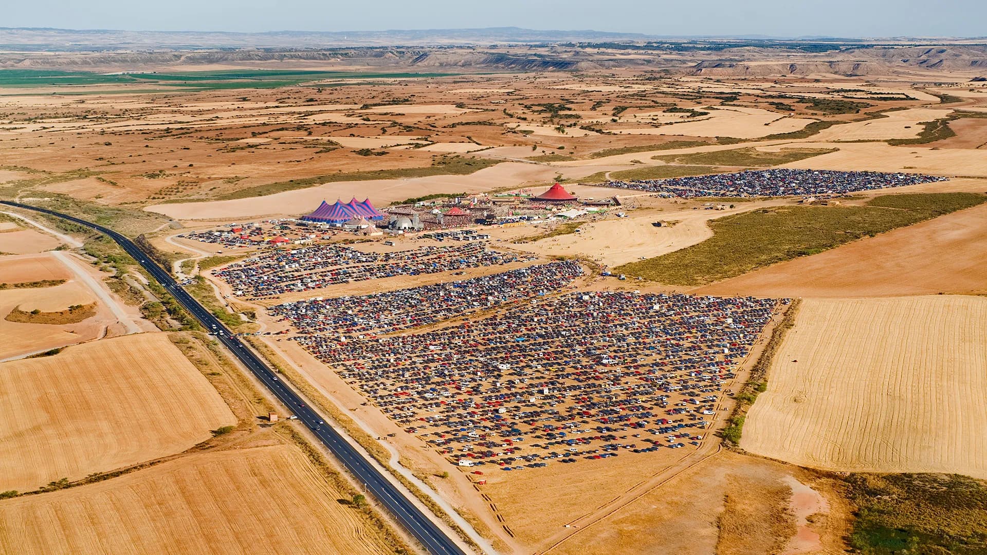Monegros Desert Festival 2026: 60.000 ravers en el desierto