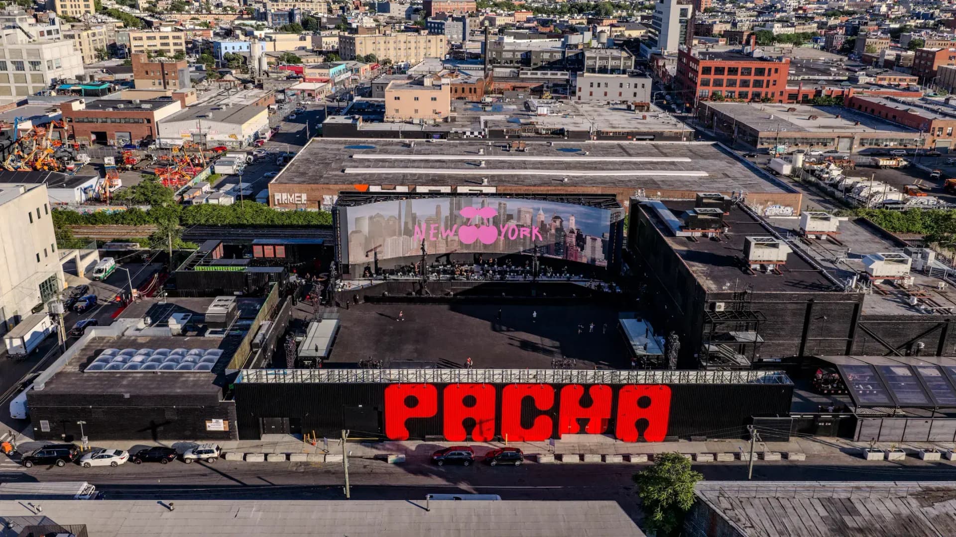 Elrow debuta en Pacha New York con la temática de NYCHOS