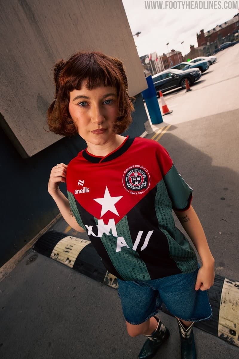 Massive Attack y Bohemian FC diseñan camiseta por Cuba