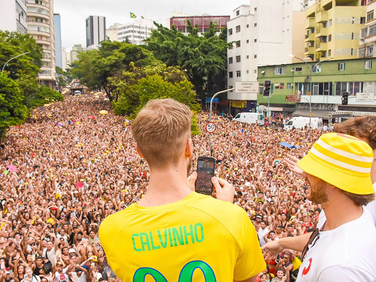 Calvin Harris breaks Guinness World Record with 1.6 million