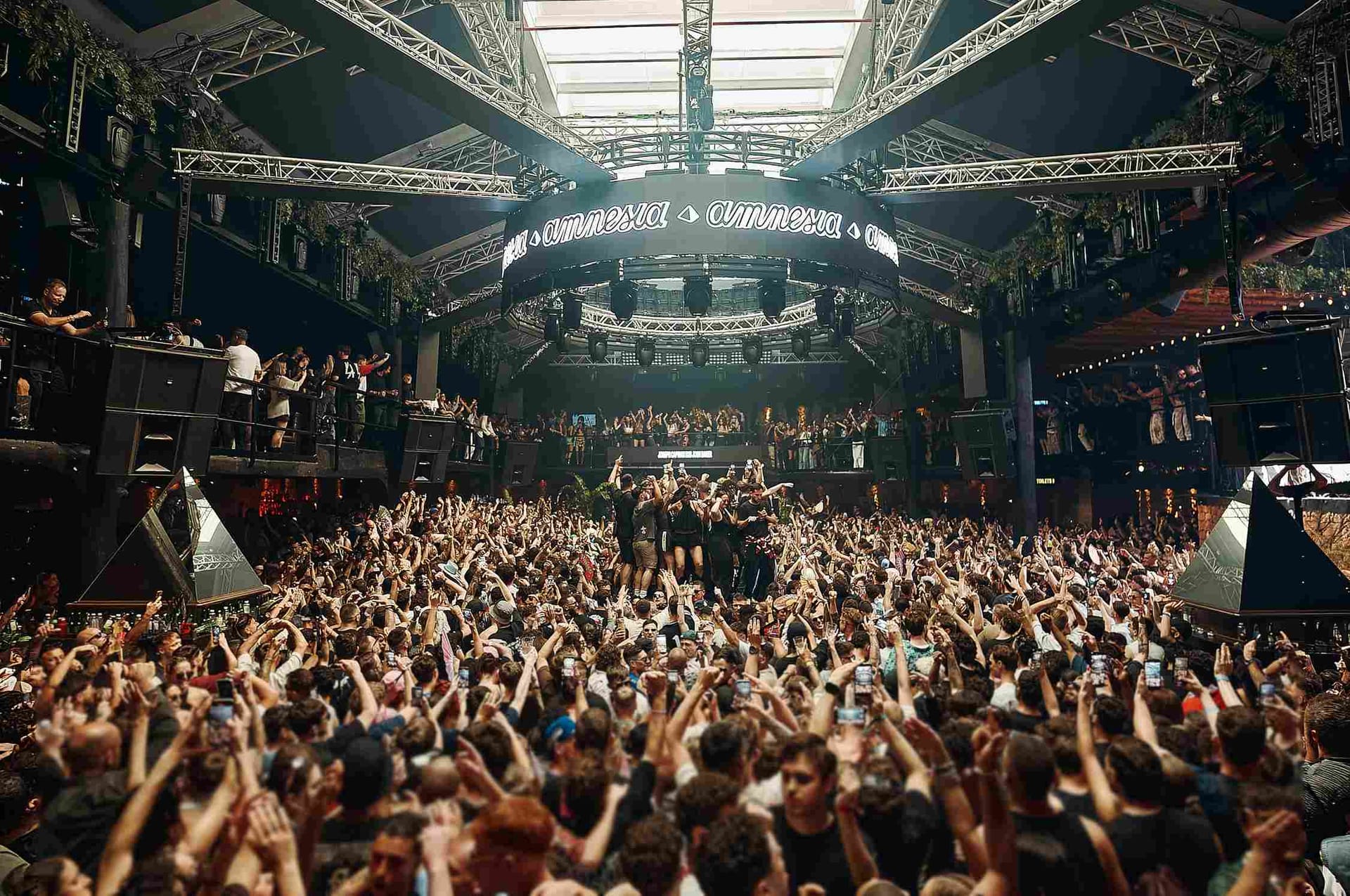 Line up completo Amnesia Closing